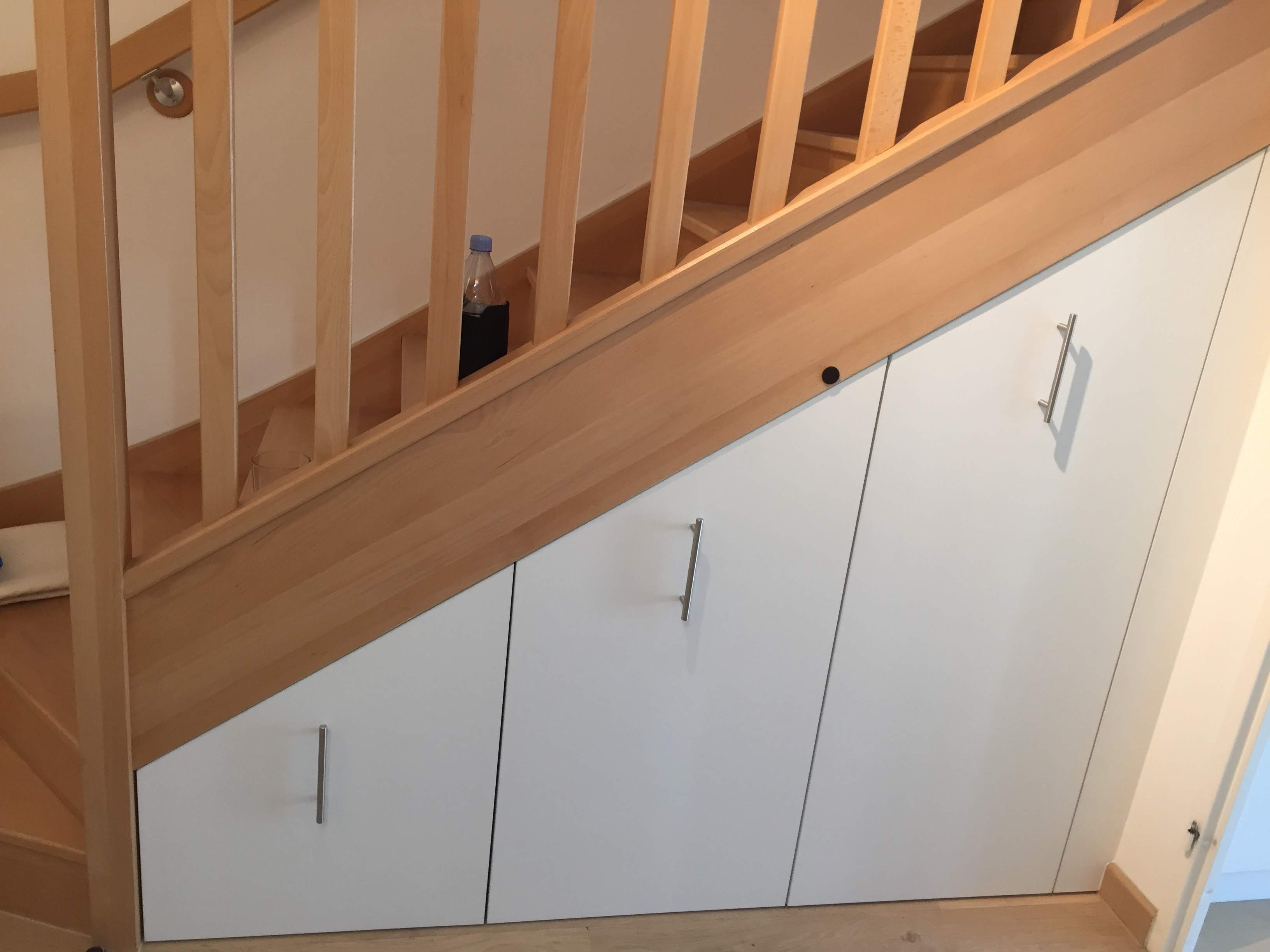 Rangements sous escalier